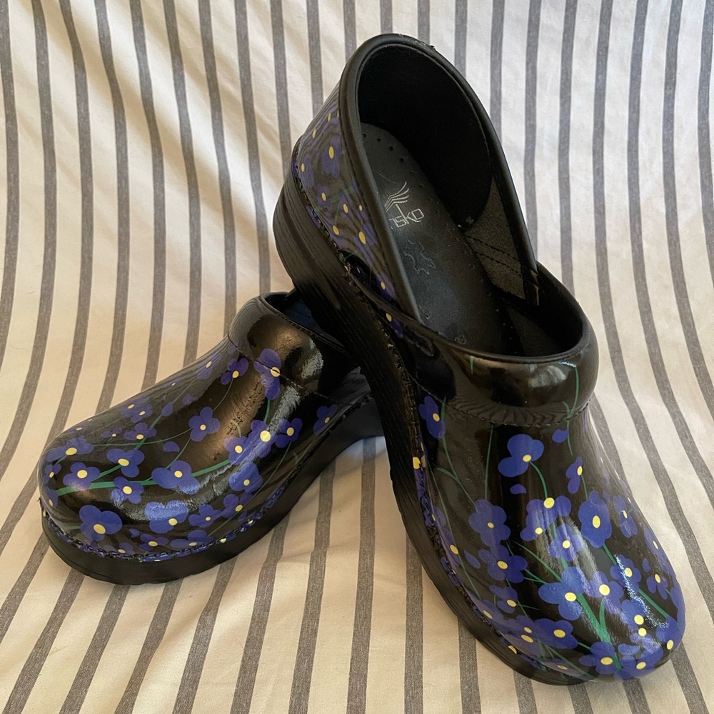 Women’s Dansko clog professional slip-on size 38 (7.5 - 8) like new